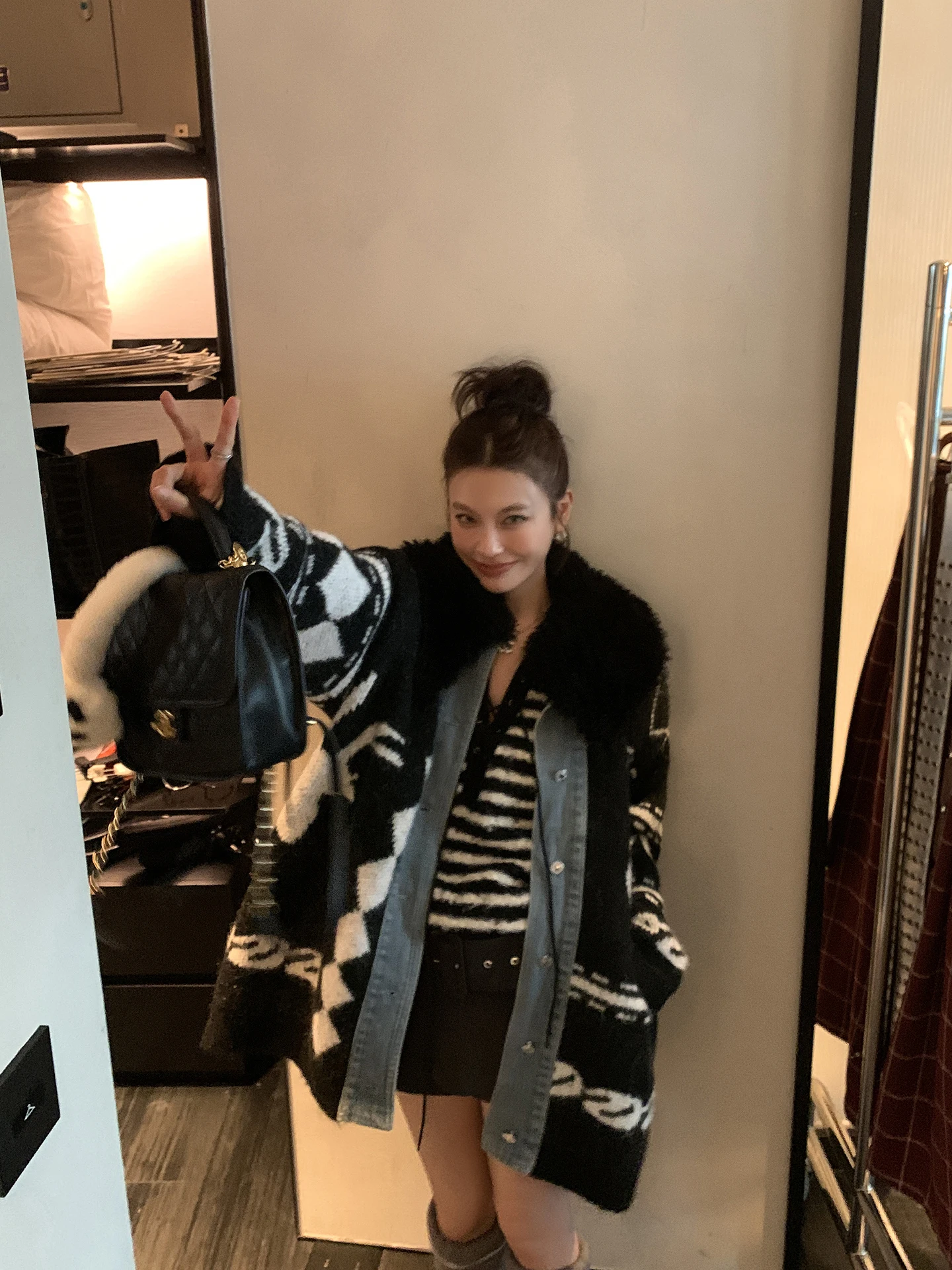 DULA Good Home Paris Magazine Denim Patchwork Collar Loose Mid-Length Diamond Sweater Coat Women Winter Faion Commute ...
DULA Good Home Paris Magazine Denim Patchwork Collar Loose Mid-Length Diamond Sweater Coat Women Winter Faion Commute ...