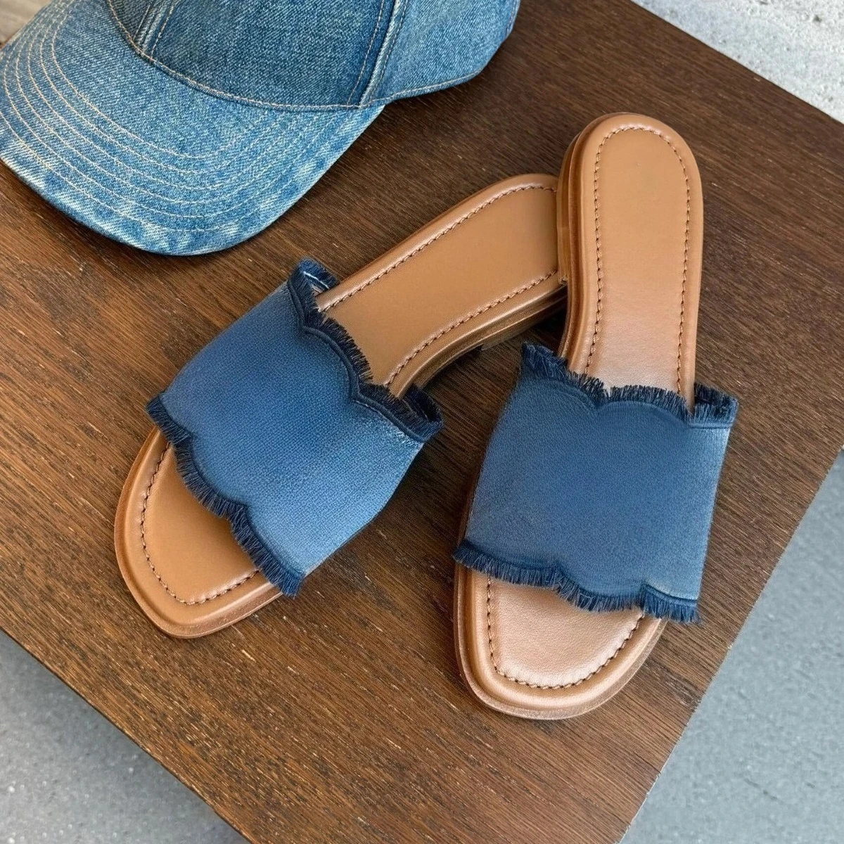 Summer New Women's Embroidered Denim Fringe Slide Sandals Round Toe Flat Shoes Casual Vacation Beach Footwear for Daily Wear
Summer New Women's Embroidered Denim Fringe Slide Sandals Round Toe Flat Shoes Casual Vacation Beach Footwear for Daily Wear
