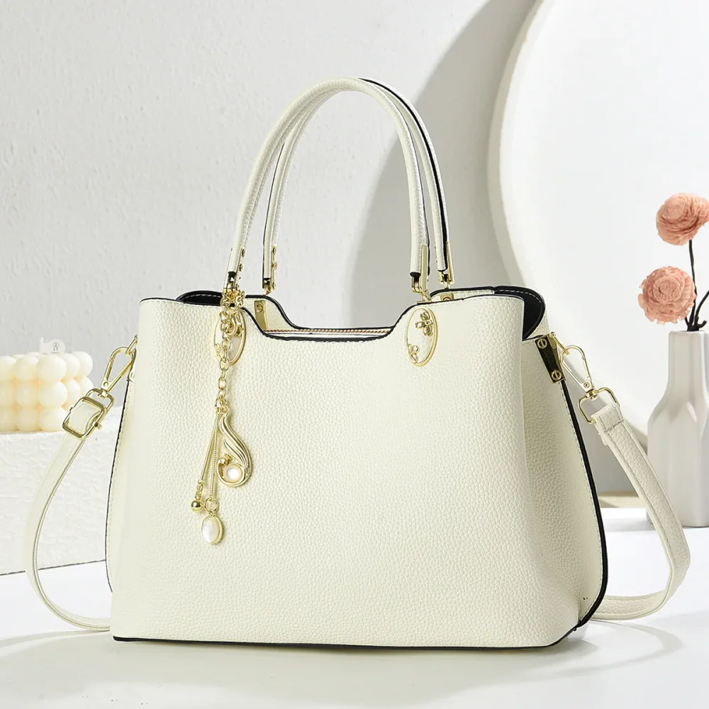 Classic Black Lychee Pattern Women's Bag with Metal Buckle and Tassel Decoration Handheld Shoulder Crossover Retro Elegant Hand
Classic Black Lychee Pattern Women's Bag with Metal Buckle and Tassel Decoration Handheld Shoulder Crossover Retro Elegant Hand