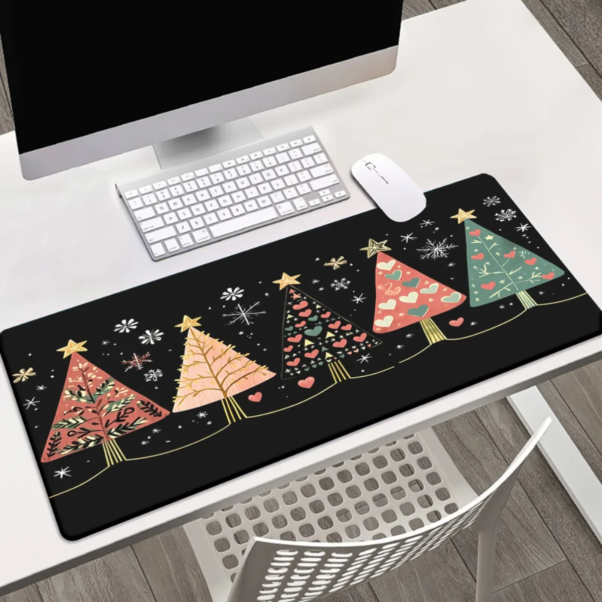 The festive Christmas tree XXL mouse pad anti-slip rubber base is suitable for use in game offices and homes
The festive Christmas tree XXL mouse pad anti-slip rubber base is suitable for use in game offices and homes