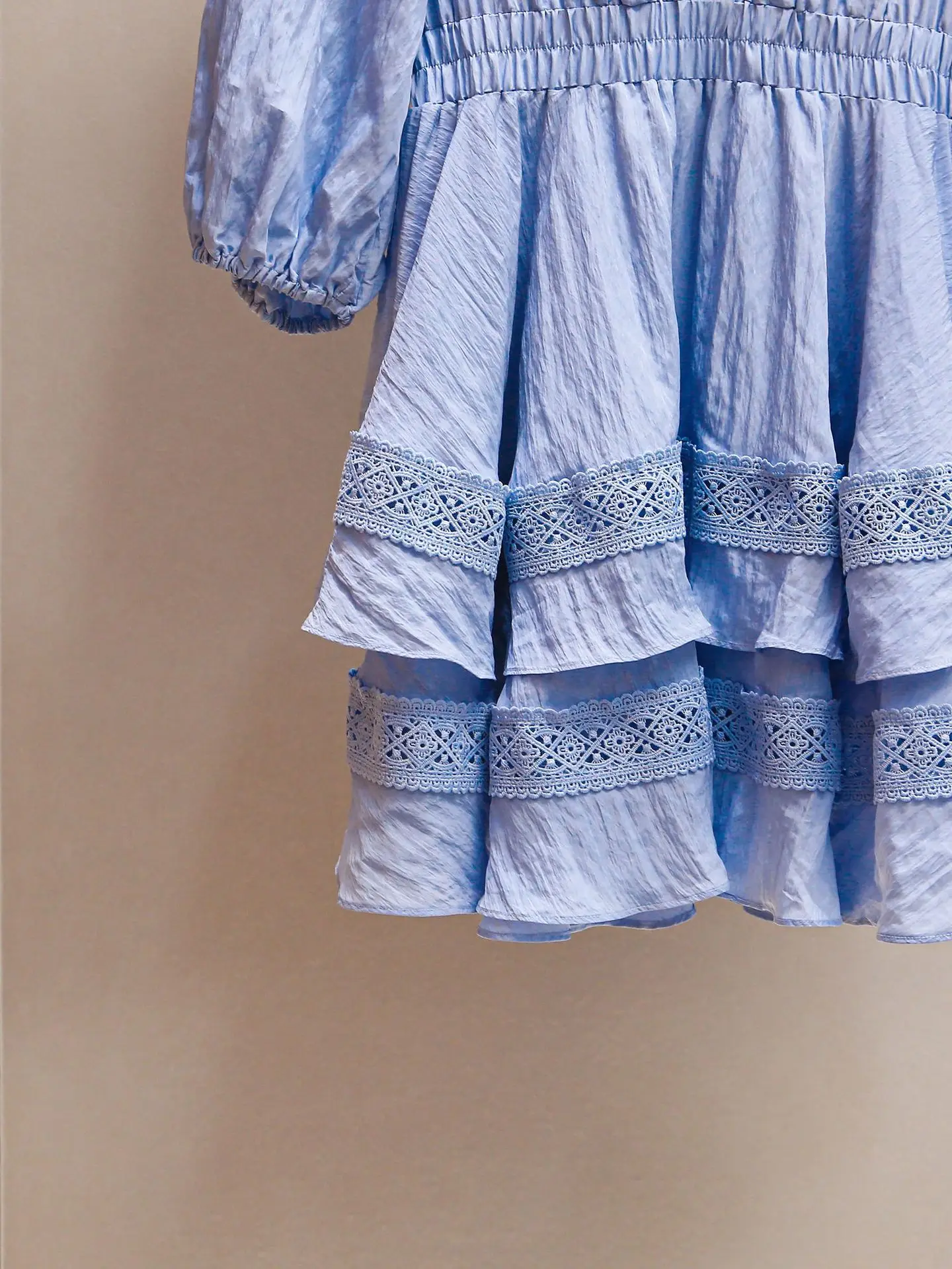 Spring/Summer Women V-Neck Lace Solid Mini Dress Elastic High Waist A-line Slim Elegant Robe
Spring/Summer Women V-Neck Lace Solid Mini Dress Elastic High Waist A-line Slim Elegant Robe