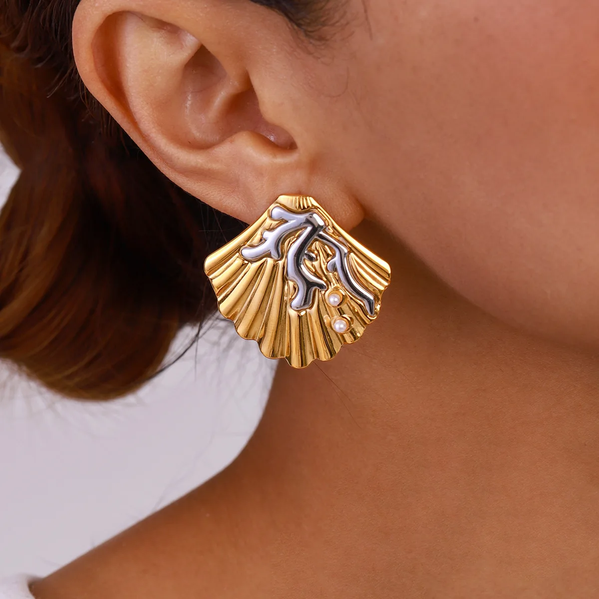 Stainless Steel PVD 18K Gold Plated Tarnish Waterproof Big Shell Stud For Woman Jewelry Wholesale Trendy 
Stainless Steel PVD 18K Gold Plated Tarnish Waterproof Big Shell Stud For Woman Jewelry Wholesale Trendy