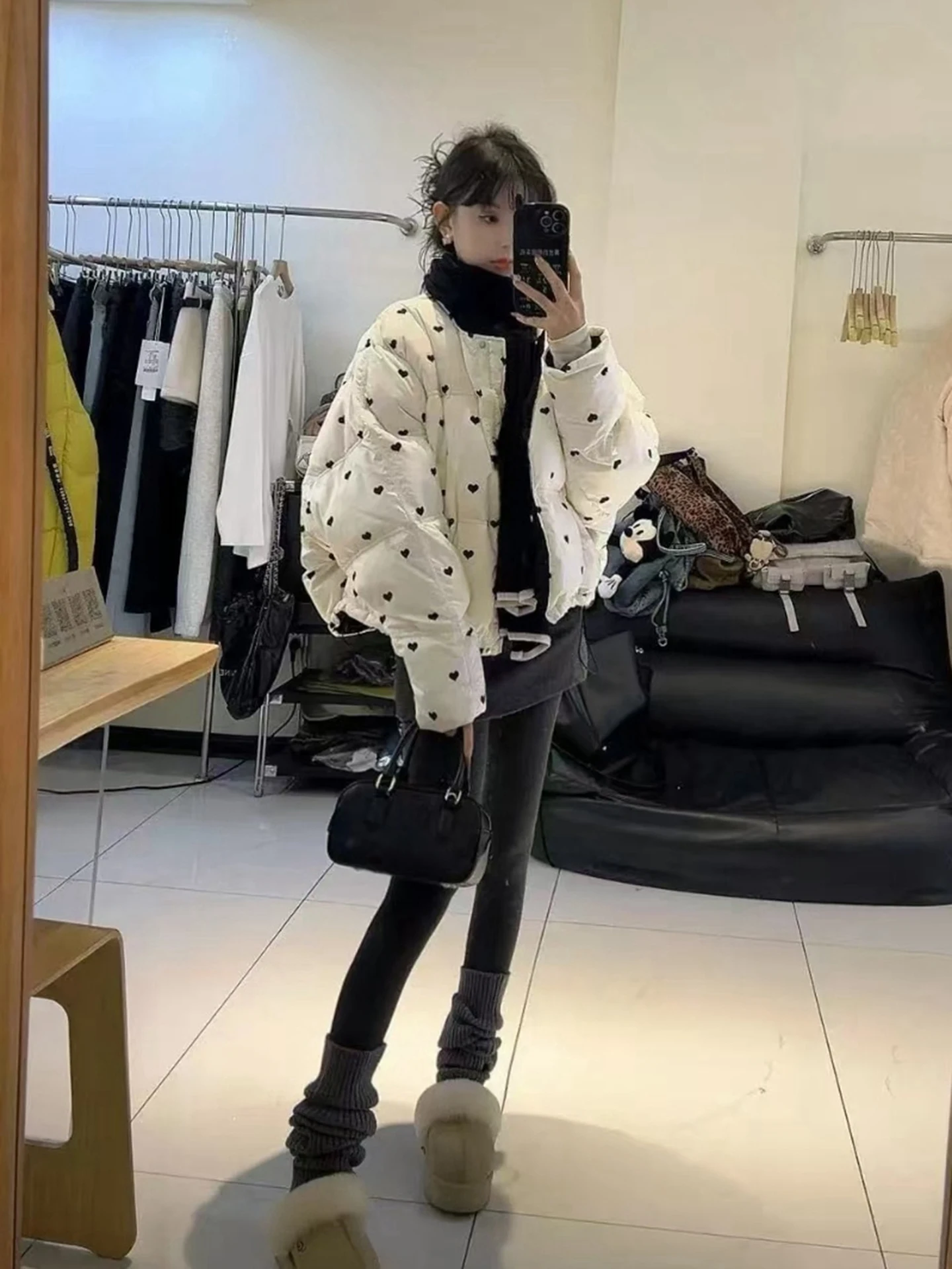 Korean Style Winter Thickened Warm Cotton Jacket Women's Lightweight Stand Collar Heart Shaped Design Fashionable All-Match Coat
Korean Style Winter Thickened Warm Cotton Jacket Women's Lightweight Stand Collar Heart Shaped Design Fashionable All-Match Coat