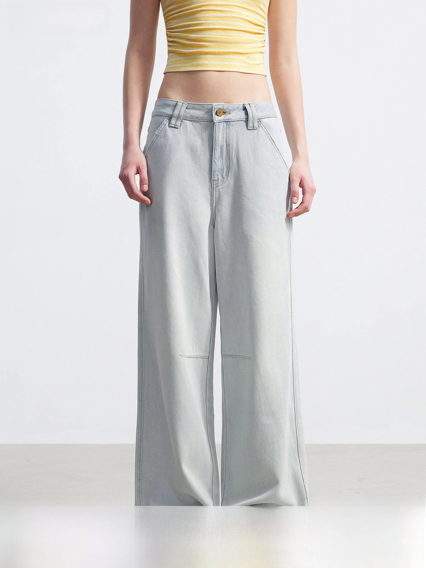 AFTADAWN Classic Light Blue Washed Soft Retro Pleated Straight Leg Wide Leg Jeans Women's Cotton Natural Waist Jeans
AFTADAWN Classic Light Blue Washed Soft Retro Pleated Straight Leg Wide Leg Jeans Women's Cotton Natural Waist Jeans