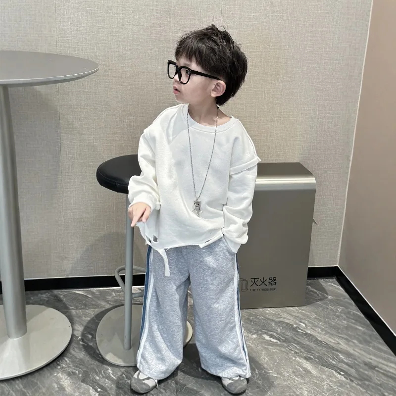 2025 Autumn New Children's Solid Color Vintage Western Style Cotton Base Long Sleeve T-shirt
2025 Autumn New Children's Solid Color Vintage Western Style Cotton Base Long Sleeve T-shirt