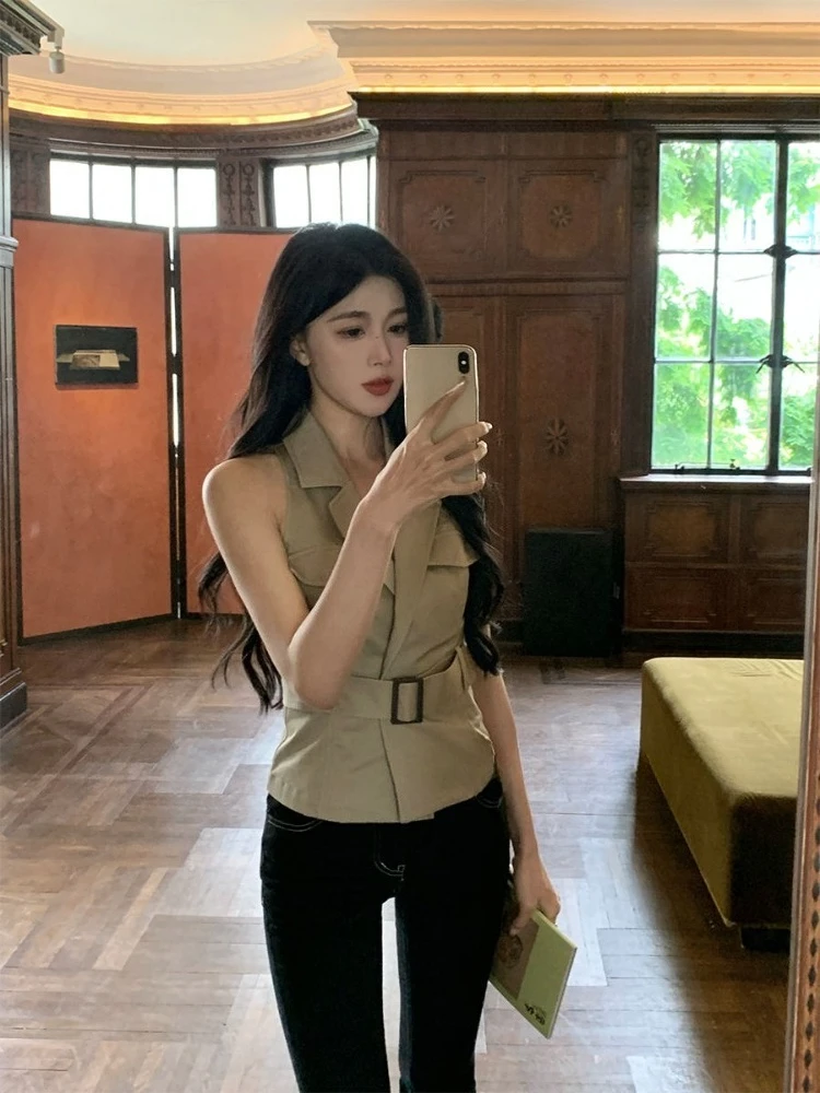 Simple Lapel Neck Belt Slim Waist Vest Coat Women Summer Vintage All-match Jackets 2025 New Sleeveless Cardigan Tops Mujer
Simple Lapel Neck Belt Slim Waist Vest Coat Women Summer Vintage All-match Jackets 2025 New Sleeveless Cardigan Tops Mujer