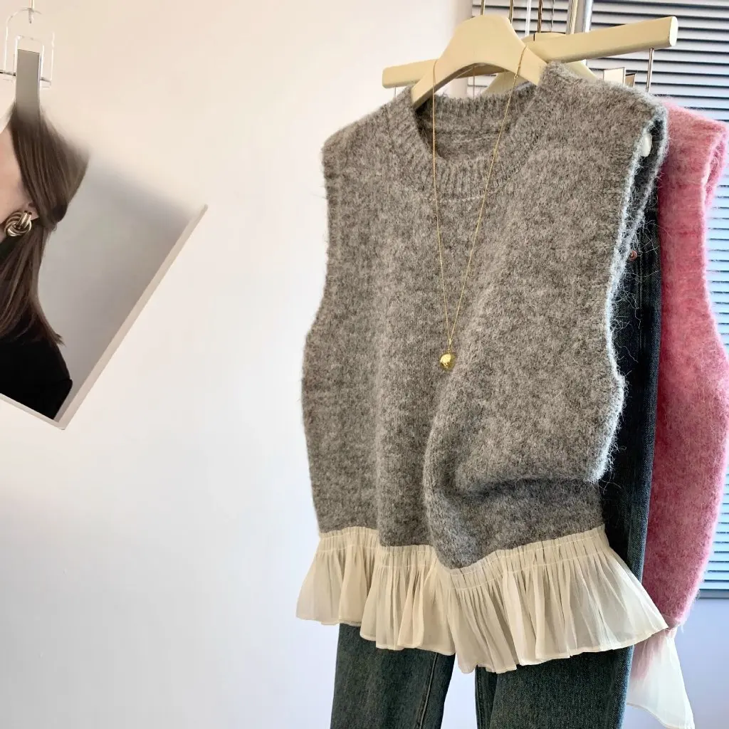Women's Ruffled Lace Knitted Vest Sleeveless Waistcoat Spring Design Fake Two-Piece Stacked Sweater Top
Women's Ruffled Lace Knitted Vest Sleeveless Waistcoat Spring Design Fake Two-Piece Stacked Sweater Top