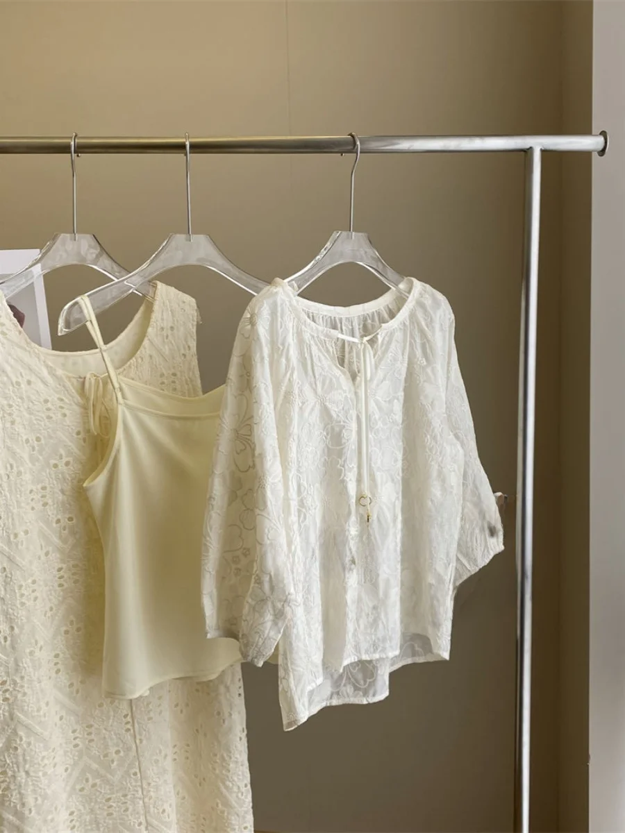 Deluest Women's Sweet Style Loose Fit Shirt And Strap Two-Piece Set V-Neck Embroidery Silk Lightweight Summer Top
Deluest Women's Sweet Style Loose Fit Shirt And Strap Two-Piece Set V-Neck Embroidery Silk Lightweight Summer Top