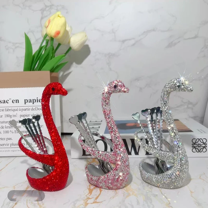 Шикарная вилка со стразами из нержавеющей стали, фруктовое сердце, вилка для десерта с лебединым основанием, держатель для кофе, торта, десерта, набор посуды для перемешивания
Шикарная вилка со стразами из нержавеющей стали, фруктовое сердце, вилка для десерта с лебединым основанием, держатель для кофе, торта, десерта, набор посуды для перемешивания