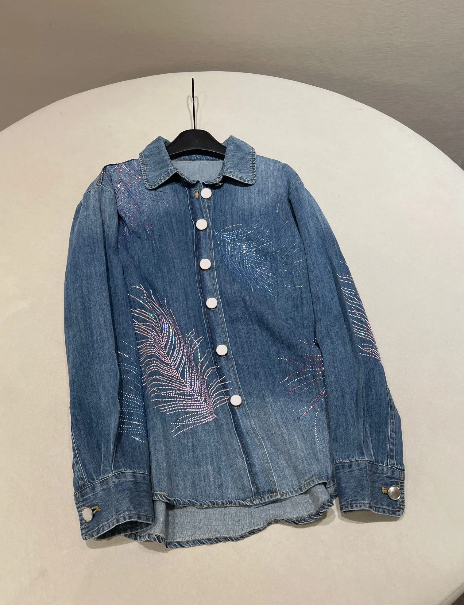 2025 New Blue Denim Feather Diamond Denim Shirt Coat Retro Cool Handsome Girl Style Fake Style
2025 New Blue Denim Feather Diamond Denim Shirt Coat Retro Cool Handsome Girl Style Fake Style
