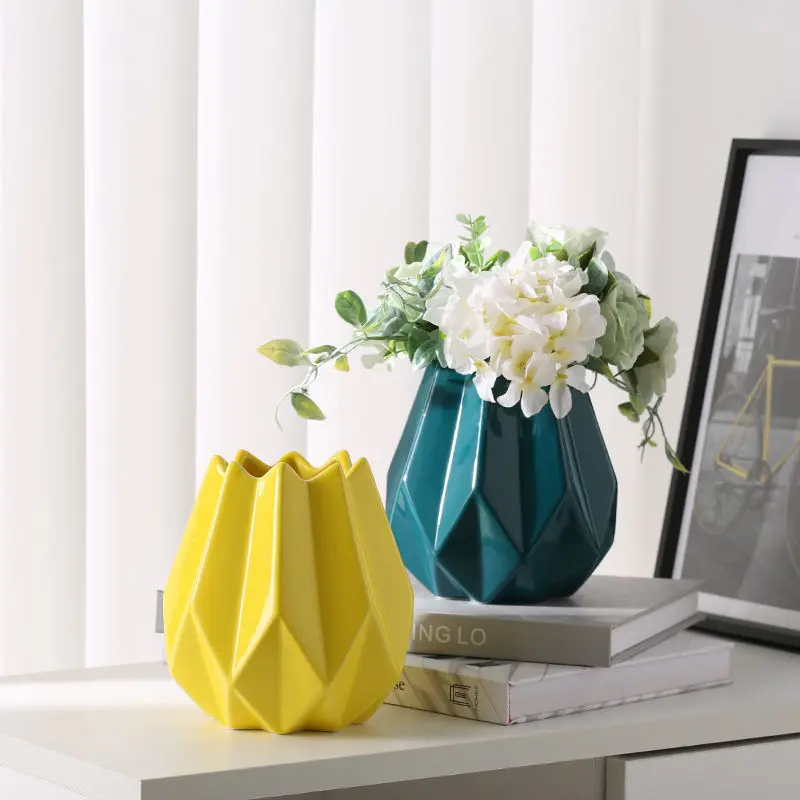 Nordic Ins Style Simple Modern Origami Ceramic Vase Decoration Living Room Desktop Home Water Flower Arrangement
Nordic Ins Style Simple Modern Origami Ceramic Vase Decoration Living Room Desktop Home Water Flower Arrangement