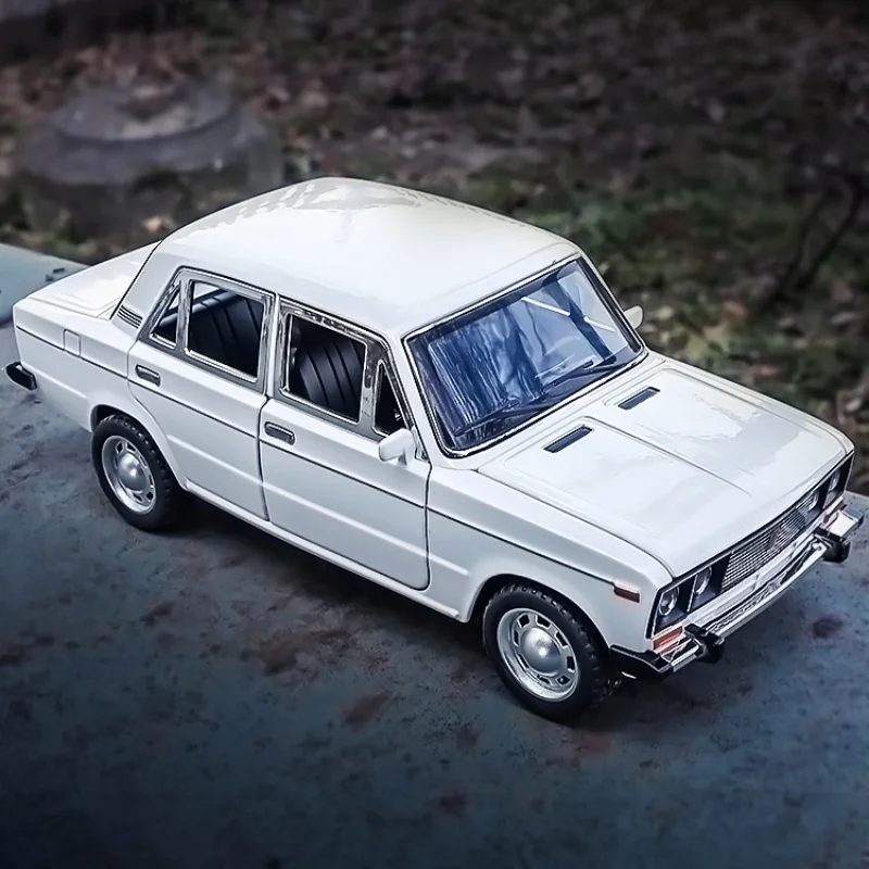 Русская модель автомобиля Lada из сплава, коллекция винтажных автомобилей, настольное украшение, витрина коллекции микромоделей, 1:24
Русская модель автомобиля Lada из сплава, коллекция винтажных автомобилей, настольное украшение, витрина коллекции микромоделей, 1:24