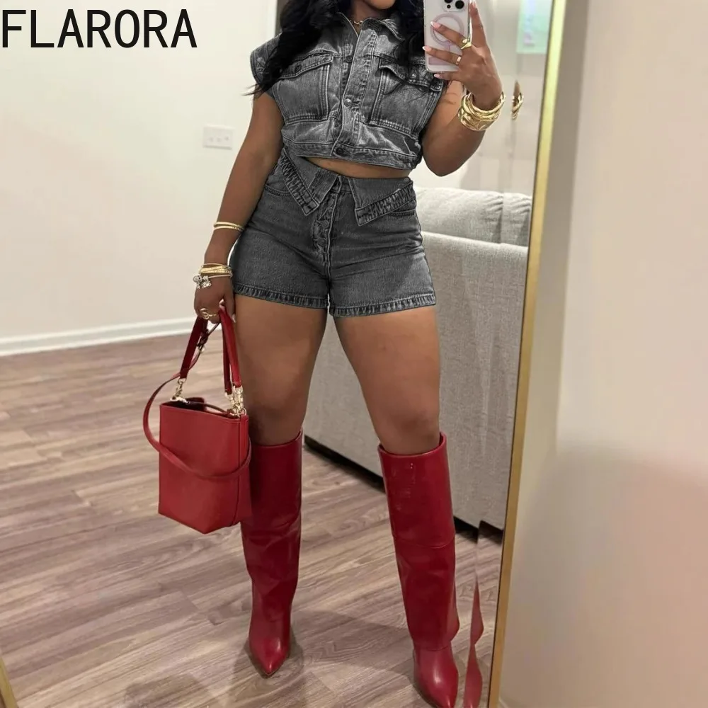 FLARORA Fashion Denim Patchwork 2 Piece Sets Woman Short Sleeve Cargo Pocket Crop Tops And Shorts Set Female Streetwear Outfits
FLARORA Fashion Denim Patchwork 2 Piece Sets Woman Short Sleeve Cargo Pocket Crop Tops And Shorts Set Female Streetwear Outfits