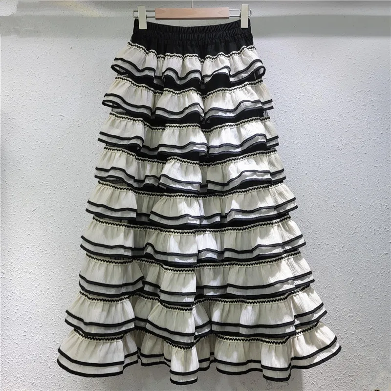 Многоярусная тюлевая юбка во французском стиле. Привлекательный силуэт А-силуэта с нежными оборками. Легко шикарно и женственный.
Многоярусная тюлевая юбка во французском стиле. Привлекательный силуэт А-силуэта с нежными оборками. Легко шикарно и женственный.