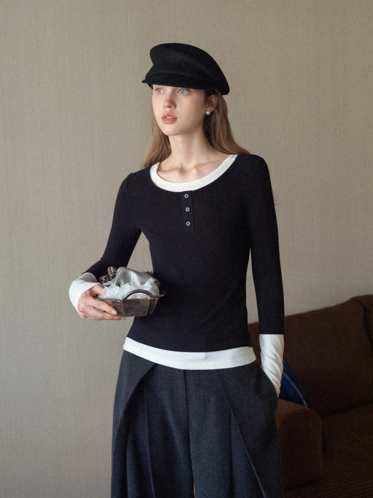 Eggka Slim Fit round Neck T-Shirt Color Block Casual Long Sleeve Commute Base Shirt Elegant Black Layering Top for Women
Eggka Slim Fit round Neck T-Shirt Color Block Casual Long Sleeve Commute Base Shirt Elegant Black Layering Top for Women