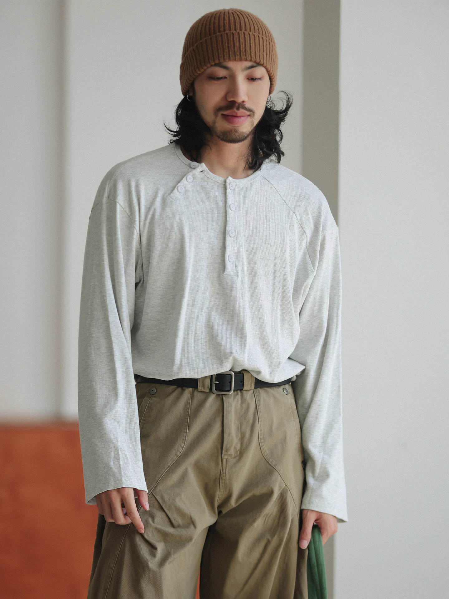 Свободная футболка с длинным рукавом и круглым вырезом, воротником Хенли, повседневная, молодежная, осенняя, белая, топ
Свободная футболка с длинным рукавом и круглым вырезом, воротником Хенли, повседневная, молодежная, осенняя, белая, топ