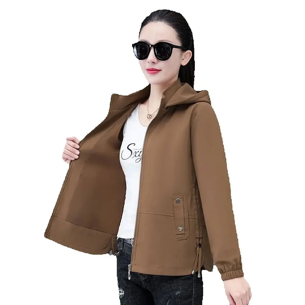 High-end Ladies Temperament Coat Spring And Autumn New Mother Dress Ladies Loose Fashion Hooded Casual Trench Coat Tide.
High-end Ladies Temperament Coat Spring And Autumn New Mother Dress Ladies Loose Fashion Hooded Casual Trench Coat Tide.