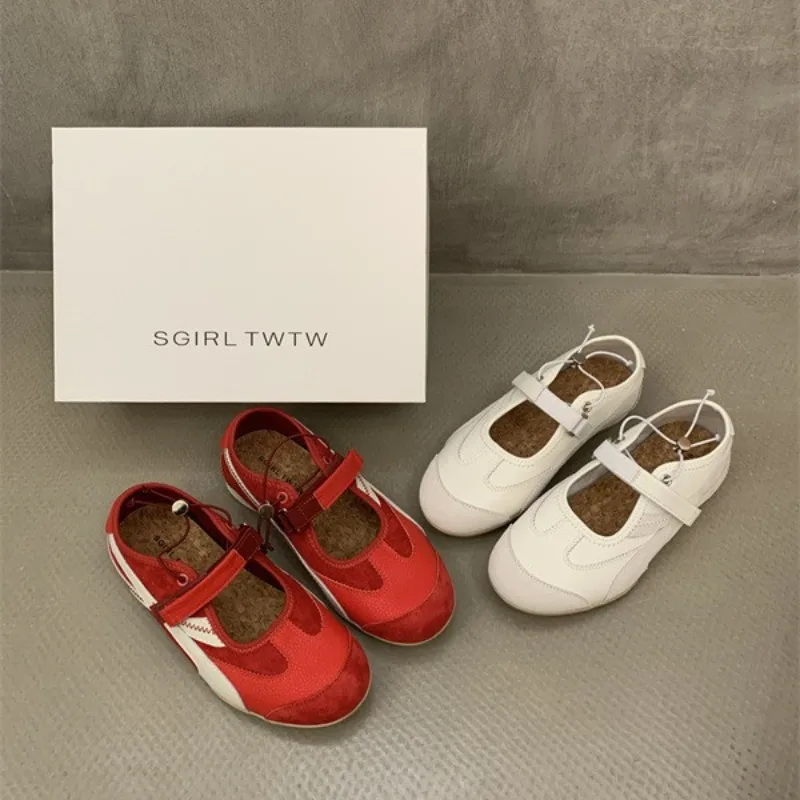 Retro Red Mary Jane Shoes for Women's 2025 Spring Breathable Flat-bottomed Velcro Design Sense Single Sneakers Trend
Retro Red Mary Jane Shoes for Women's 2025 Spring Breathable Flat-bottomed Velcro Design Sense Single Sneakers Trend