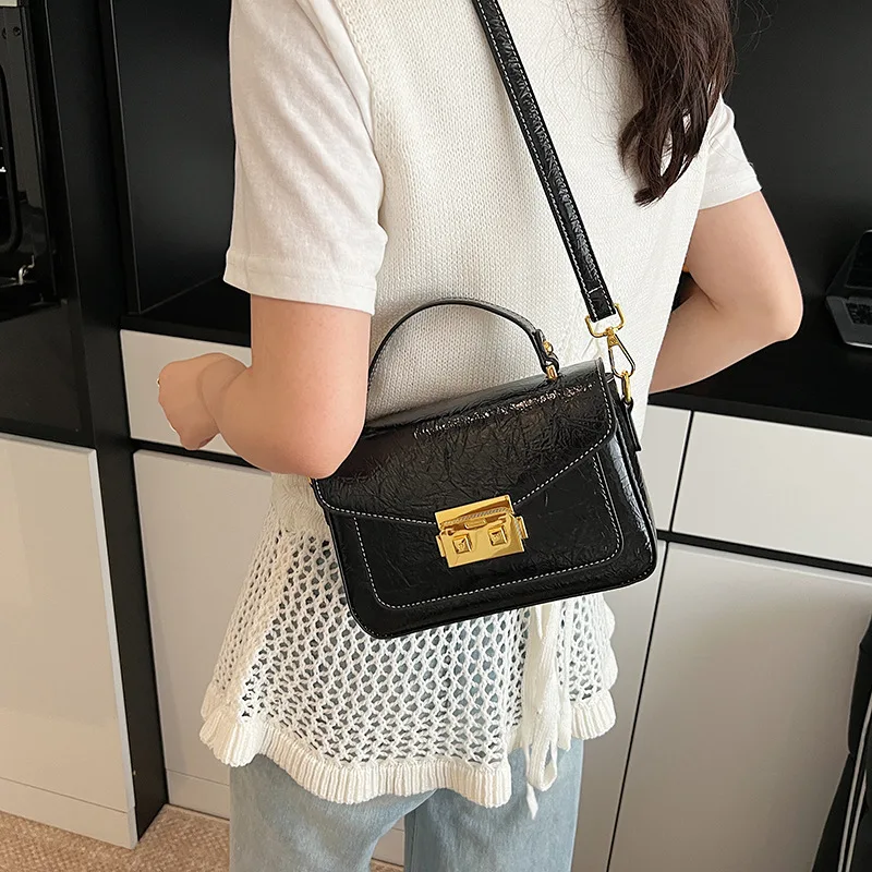 2025 Trending Mini Square Bag | Parisian Chain Strap Crossbody | Vegan Leather Summer Clutch w/ Curated Charm
2025 Trending Mini Square Bag | Parisian Chain Strap Crossbody | Vegan Leather Summer Clutch w/ Curated Charm