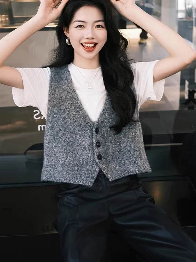 Ele вязаный жилет, топ, модный осенний топ с v-образным вырезом для похудения, модный осенний топ, женская внутренняя одежда больших размеров
Ele вязаный жилет, топ, модный осенний топ с v-образным вырезом для похудения, модный осенний топ, женская внутренняя одежда больших размеров