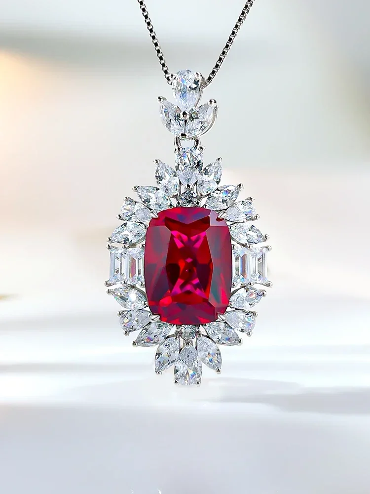 Модный роскошный комплект подвесок из стерлингового серебра Red Treasure 925 пробы с универсальным высокоуглеродистым бриллиантом
Модный роскошный комплект подвесок из стерлингового серебра Red Treasure 925 пробы с универсальным высокоуглеродистым бриллиантом