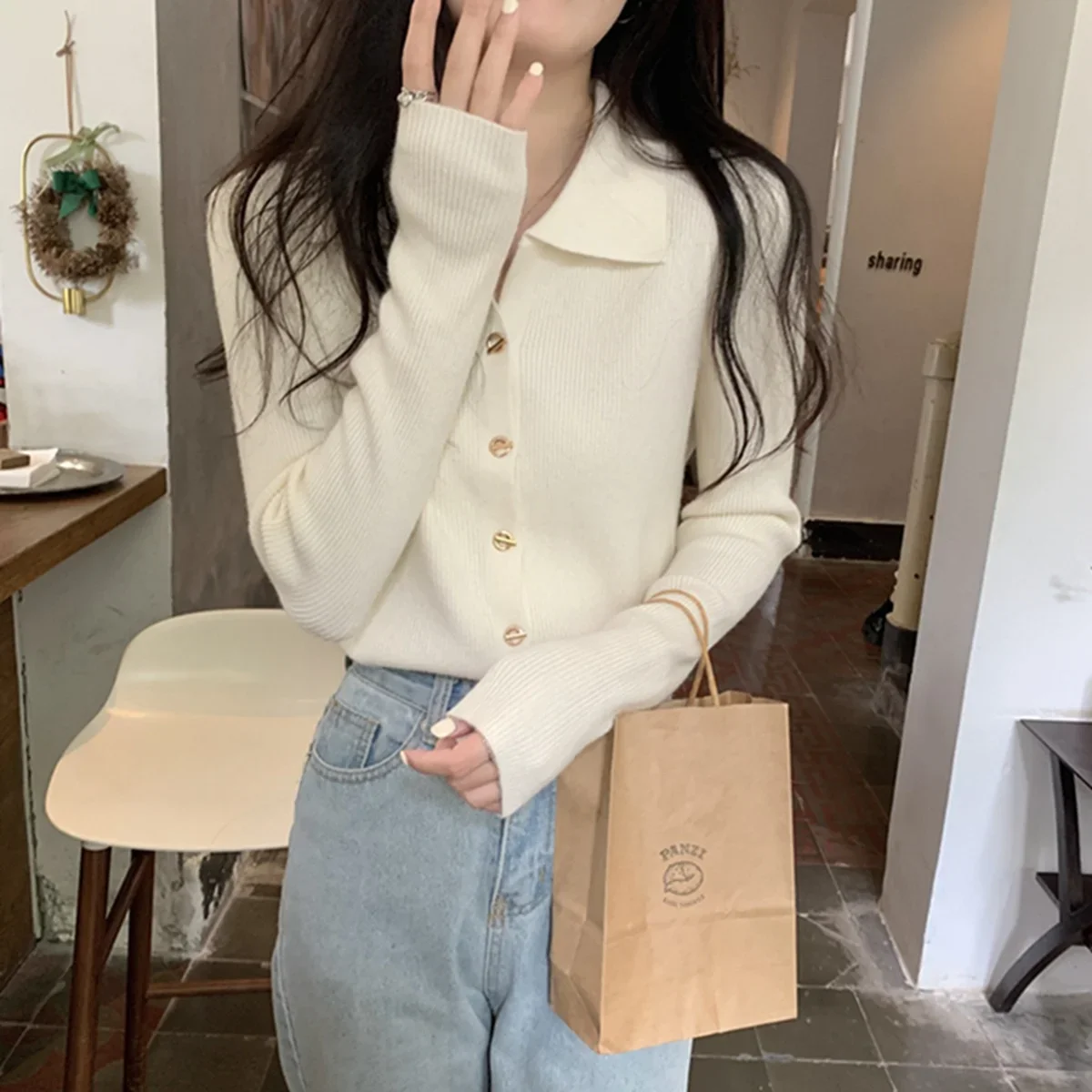Осень-зима поло с длинным рукавом однотонный трикотаж корейский винтажный повседневный уличный топ шикарный женский модный вязаный кардиган на пуговицах
Осень-зима поло с длинным рукавом однотонный трикотаж корейский винтажный повседневный уличный топ шикарный женский модный вязаный кардиган на пуговицах