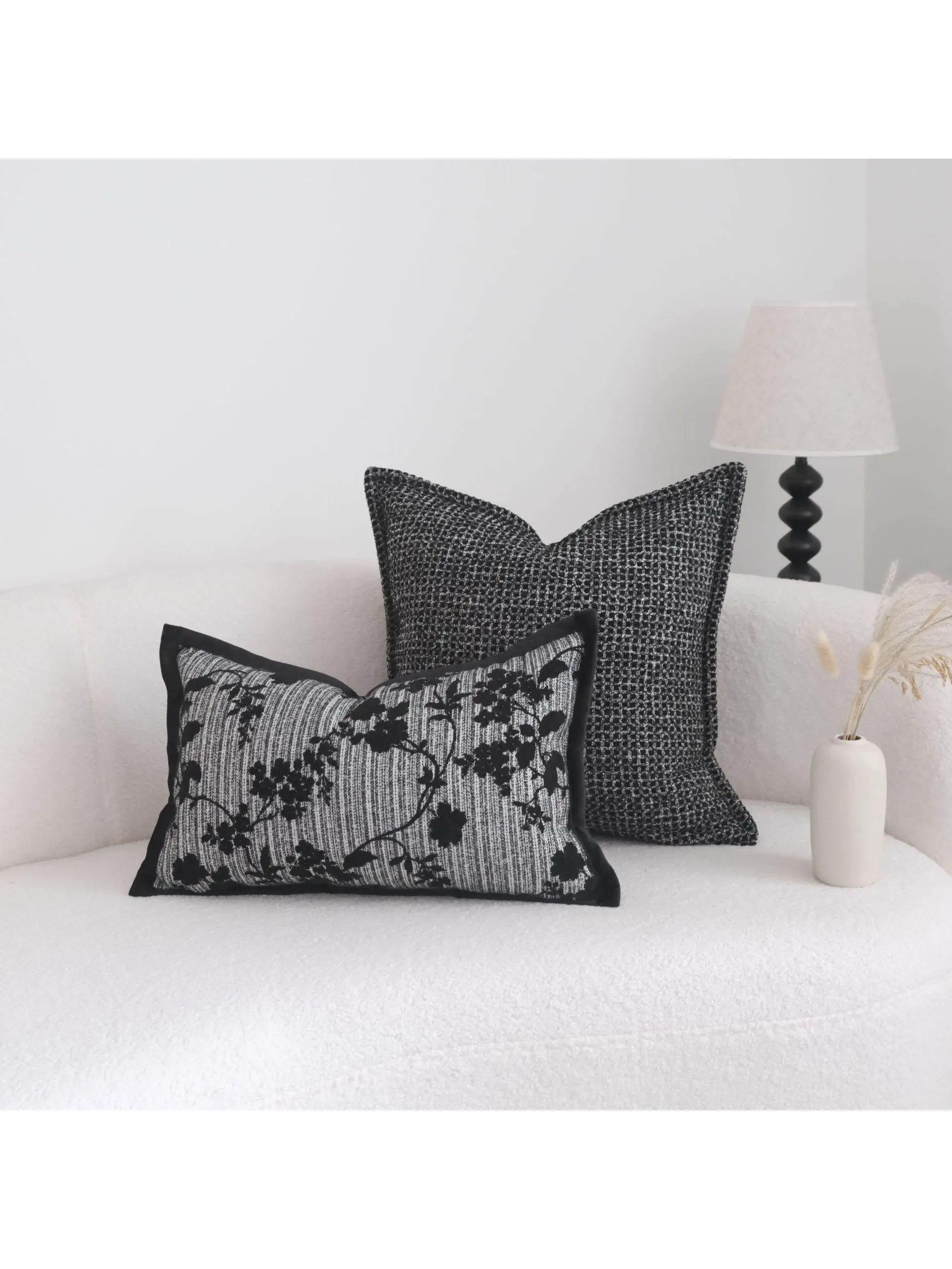 Elegant Black Pillow Cover Home Sofa Cushion Hotel Sample Room Square Shape Snail Silk Fabric Simple Style Pillowcase
Elegant Black Pillow Cover Home Sofa Cushion Hotel Sample Room Square Shape Snail Silk Fabric Simple Style Pillowcase