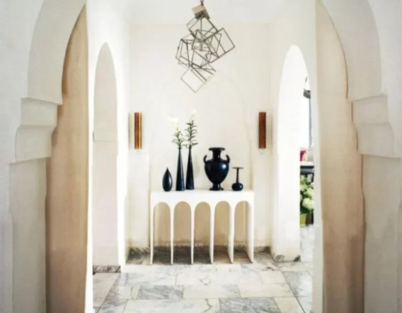 Italian Modern Light Luxury Console Table Simple Entrance Cabinet Creative Design
Italian Modern Light Luxury Console Table Simple Entrance Cabinet Creative Design
