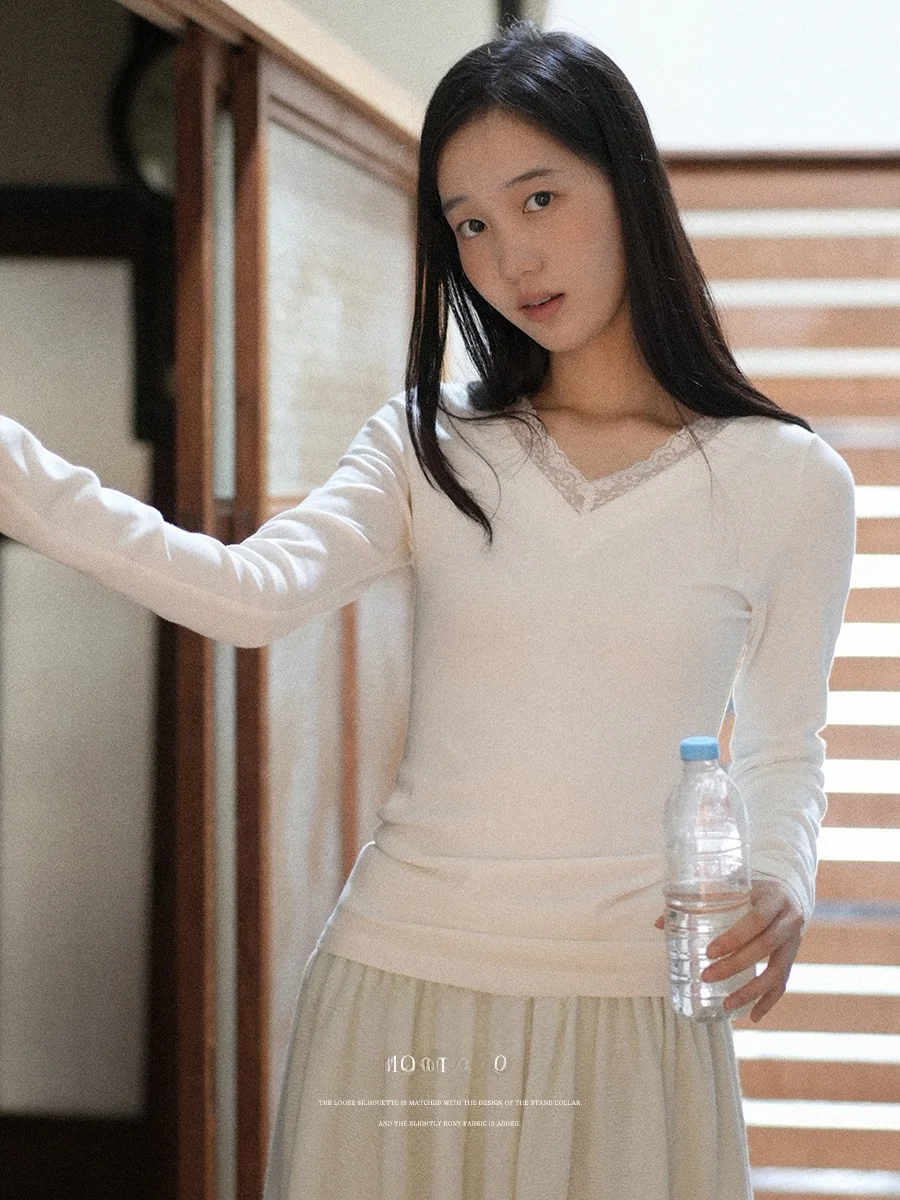 Lalaglow Gentle Lace Slim Fit Base Layer T-irt Women's Autumn Winter Soft Skin-friendly Top French Sle V-ne Long Sve
Lalaglow Gentle Lace Slim Fit Base Layer T-irt Women's Autumn Winter Soft Skin-friendly Top French Sle V-ne Long Sve