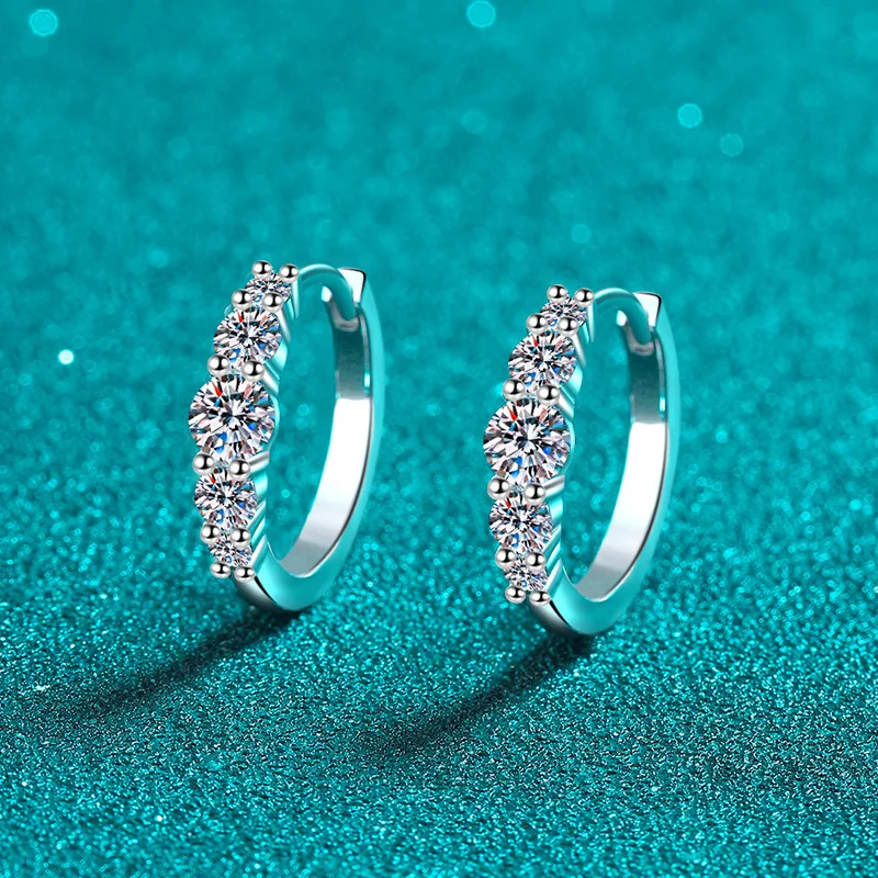 18k White Gold 1.12ct Full Diamond Moissanite Hoop Earrings for Women Platinum Pt950 Full of Stars Temperament Buckles Sparkling
18k White Gold 1.12ct Full Diamond Moissanite Hoop Earrings for Women Platinum Pt950 Full of Stars Temperament Buckles Sparkling