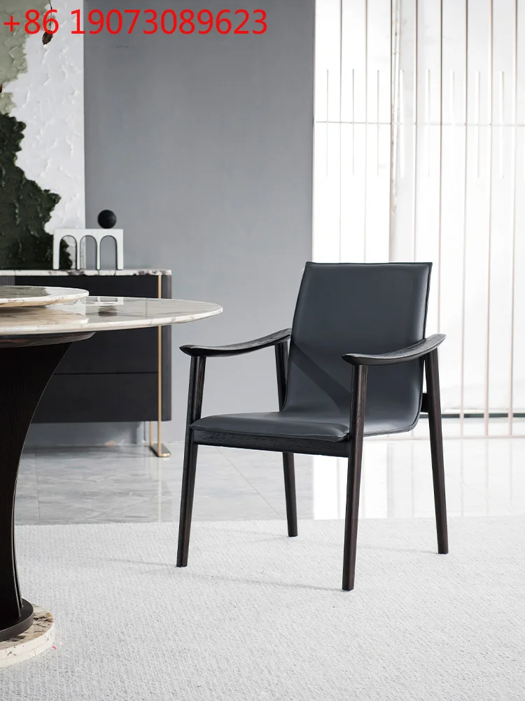 Итальянское легкое роскошное высококачественное кожаное художественное одноместное кресло, современный простой обеденный стул из цельного дерева
Итальянское легкое роскошное высококачественное кожаное художественное одноместное кресло, современный простой обеденный стул из цельного дерева