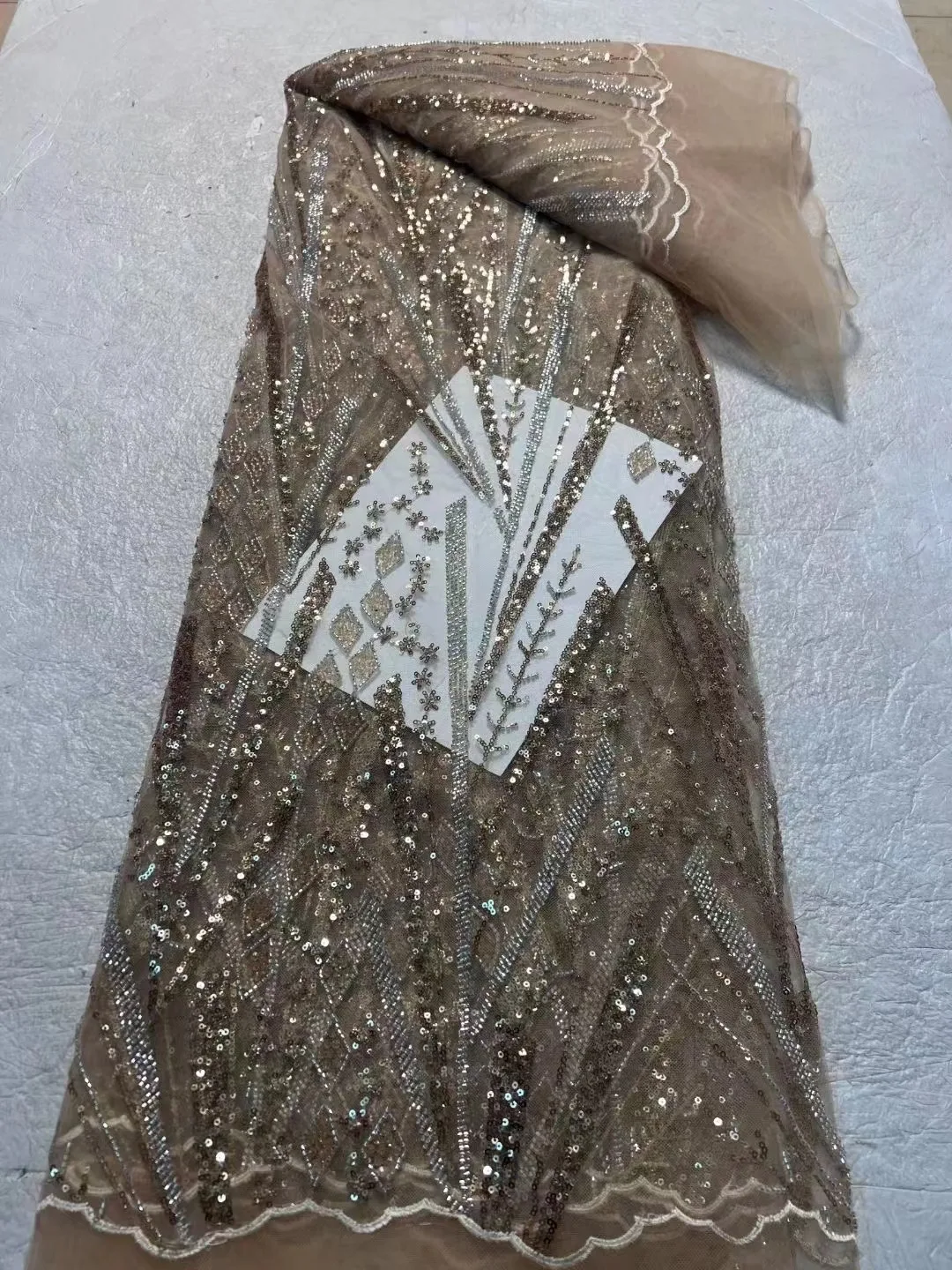 2024 Elegant Heavy Beaded Sequins Lace Fabric With Bead Nigerian 3D Embroidery Mesh Lace Fabric For Wedding Dresses
2024 Elegant Heavy Beaded Sequins Lace Fabric With Bead Nigerian 3D Embroidery Mesh Lace Fabric For Wedding Dresses