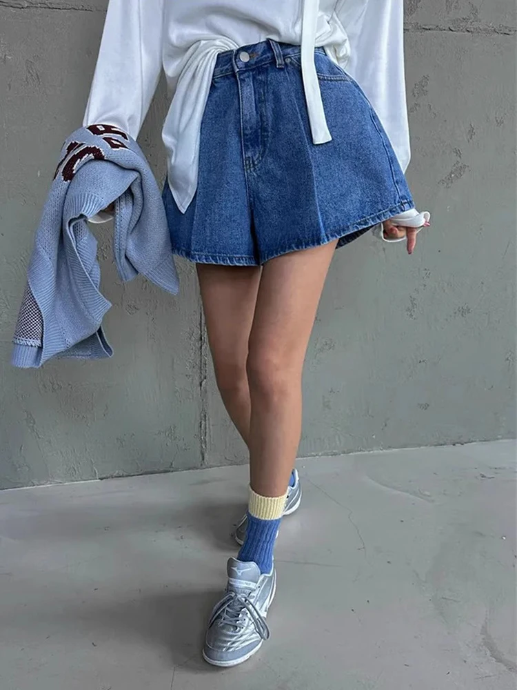 Washed Denim High Waist Wide Leg Short Pants Women's Casual Pleated Design Versatile Slimming Jeans Summer Fashion Ladies
Washed Denim High Waist Wide Leg Short Pants Women's Casual Pleated Design Versatile Slimming Jeans Summer Fashion Ladies