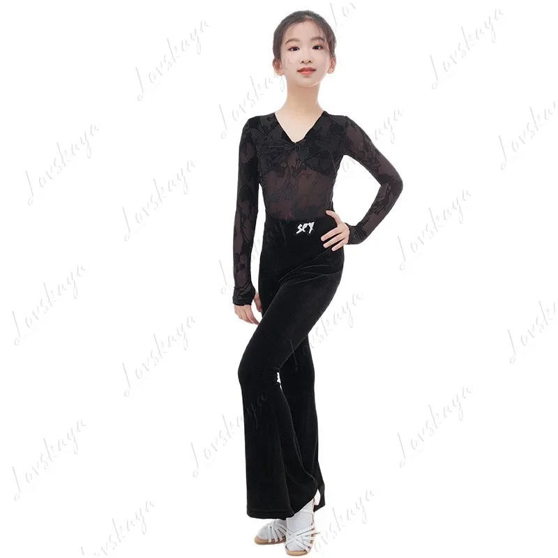 Облегающие длинные брюки для девочек нового стиля для тренировок по латинским танцам, подходят для профессиональной танцевальной практики.
Облегающие длинные брюки для девочек нового стиля для тренировок по латинским танцам, подходят для профессиональной танцевальной практики.