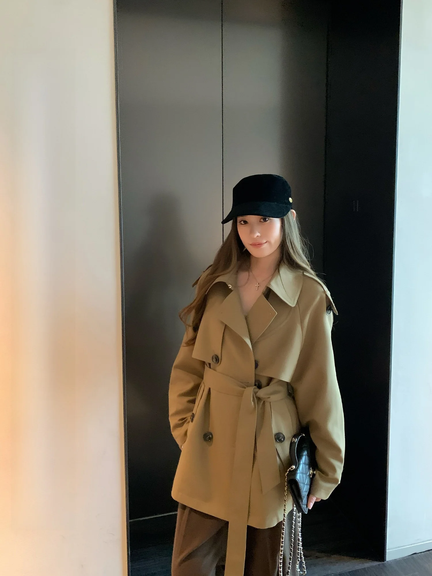 Женское пальто Hhi New York Faion Week с длинной талией и воротником-стойкой, повседневное высококачественное пальто для поездок на работу, корейский свободный крой, верхняя...
Женское пальто Hhi New York Faion Week с длинной талией и воротником-стойкой, повседневное высококачественное пальто для поездок на работу, корейский свободный крой, верхняя...