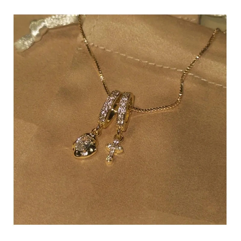Gold Full Diamond Beach Cross Necklace Light Luxury Fashion Personality Versatile Model Exquisite Niche Design Sense Collarbone
Gold Full Diamond Beach Cross Necklace Light Luxury Fashion Personality Versatile Model Exquisite Niche Design Sense Collarbone