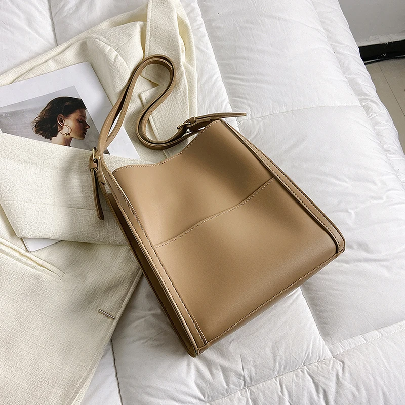High Capacity Shopping Bag Women's new fashion bag Large capacity shoulder tote Soft leather underarm bag commuting Sac A Mian
High Capacity Shopping Bag Women's new fashion bag Large capacity shoulder tote Soft leather underarm bag commuting Sac A Mian