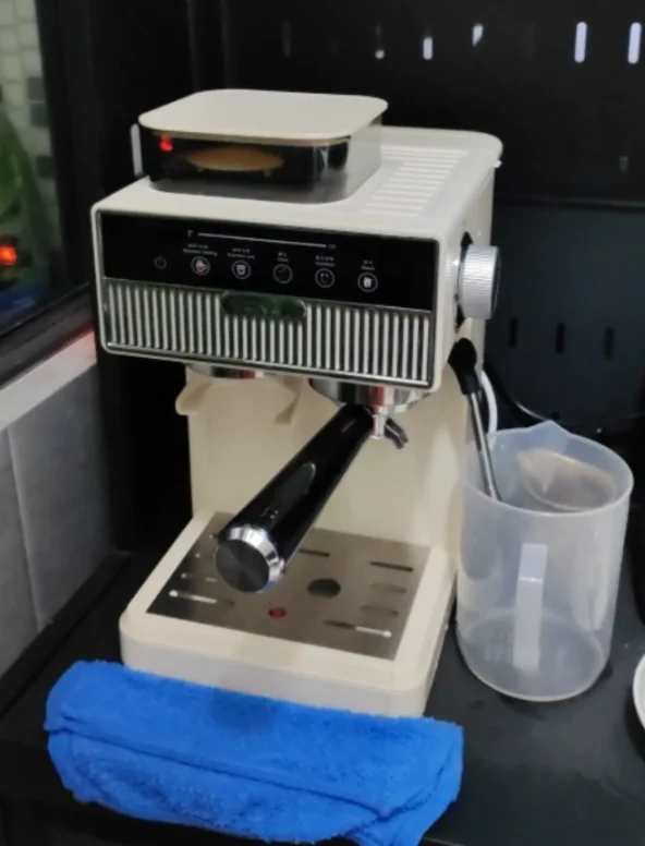 Coffee machine household small automatic hot and cold double brew grinder integrated espresso machine
Coffee machine household small automatic hot and cold double brew grinder integrated espresso machine
