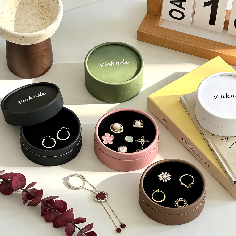 10/20/50/100PCS Custom Logo Jewelry Paper Round Box Wedding Favors Ring Earring Necklace Pendant Bracelet Stud Storage Packaging
10/20/50/100PCS Custom Logo Jewelry Paper Round Box Wedding Favors Ring Earring Necklace Pendant Bracelet Stud Storage Packaging