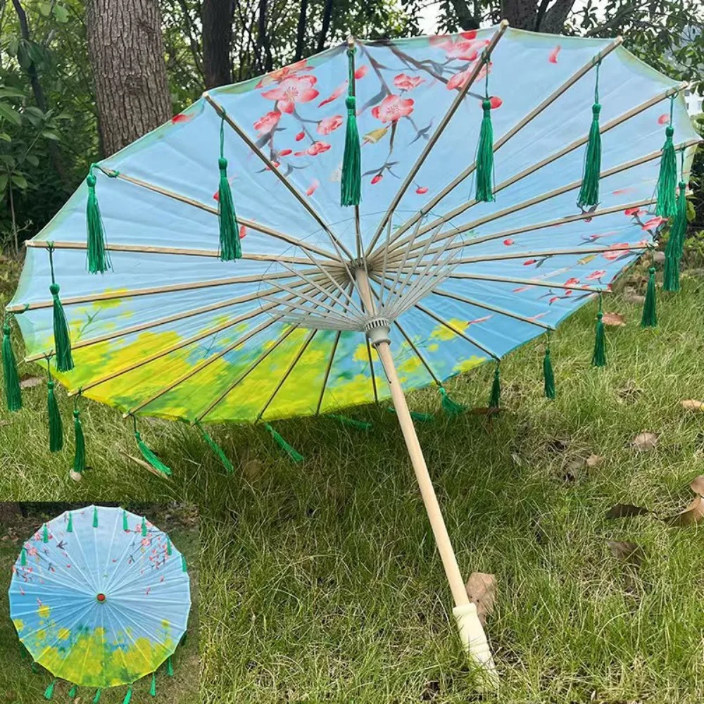 56 см зонтик с веером из шелковой ткани и кисточкой, косплей Hanfu, масляный бумажный зонт в китайском античном стиле, 10 цветов
56 см зонтик с веером из шелковой ткани и кисточкой, косплей Hanfu, масляный бумажный зонт в китайском античном стиле, 10 цветов