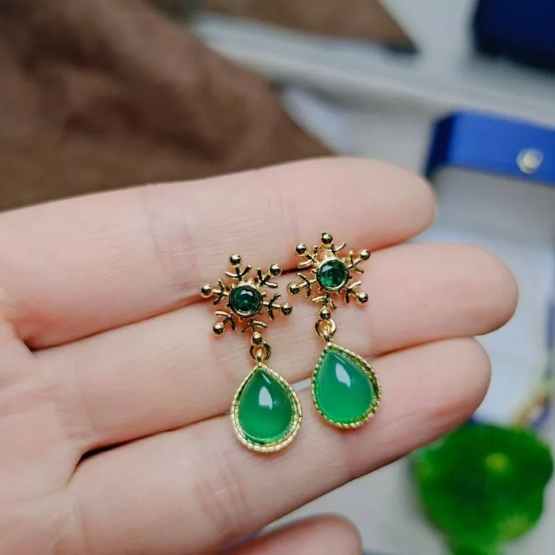 Green New Fashion Temperament Women's Light Luxury Earrings
Green New Fashion Temperament Women's Light Luxury Earrings