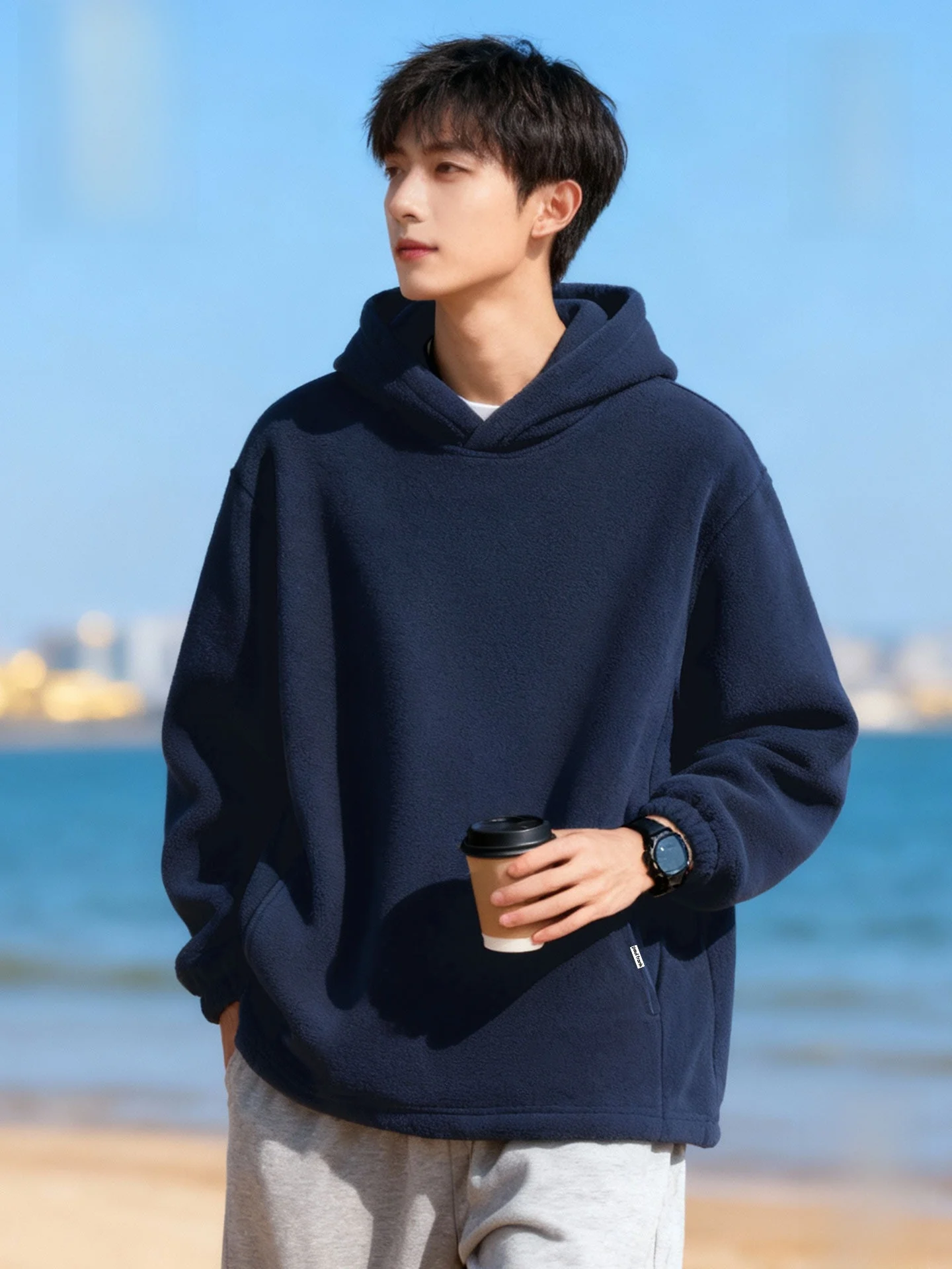 Мужская толстовка с капюшоном, на флисовой подкладке, двухслойная, теплая, повседневная, свободного кроя, с длинными рукавами, с внутренней подкладкой из полиэстера
Мужская толстовка с капюшоном, на флисовой подкладке, двухслойная, теплая, повседневная, свободного кроя, с длинными рукавами, с внутренней подкладкой из полиэстера