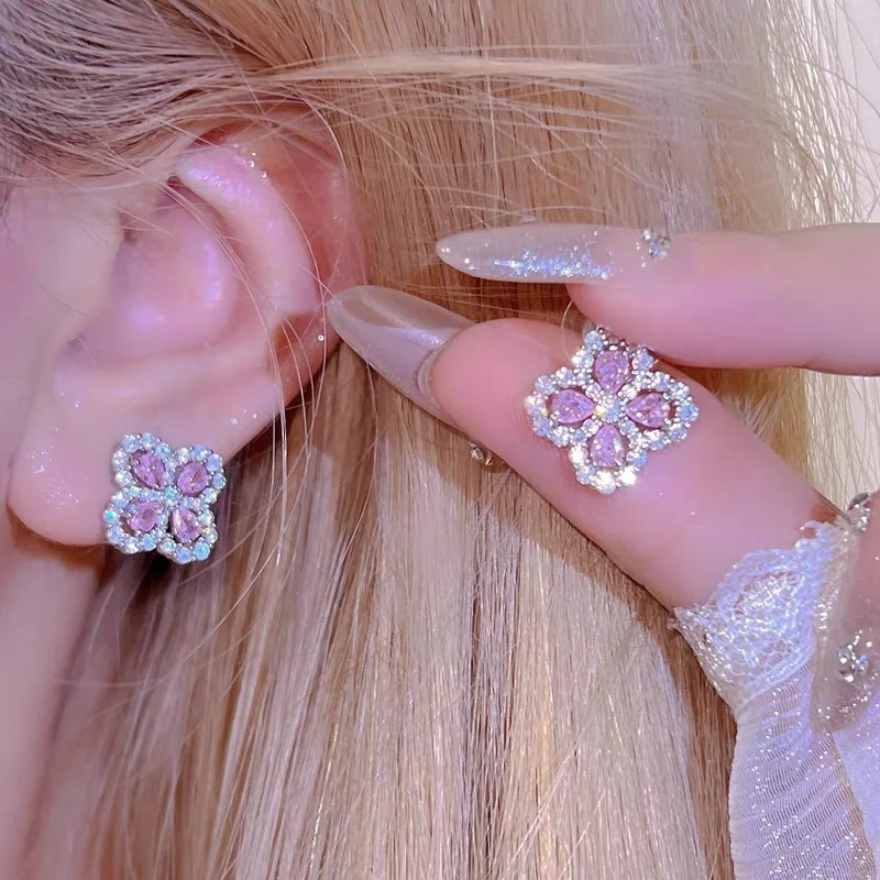 Korean New Zircon Flower Design Exquisite Earrings for Women INS Style Stainless Steel Luxury Fashion Earrings Jewelry Gifts
Korean New Zircon Flower Design Exquisite Earrings for Women INS Style Stainless Steel Luxury Fashion Earrings Jewelry Gifts