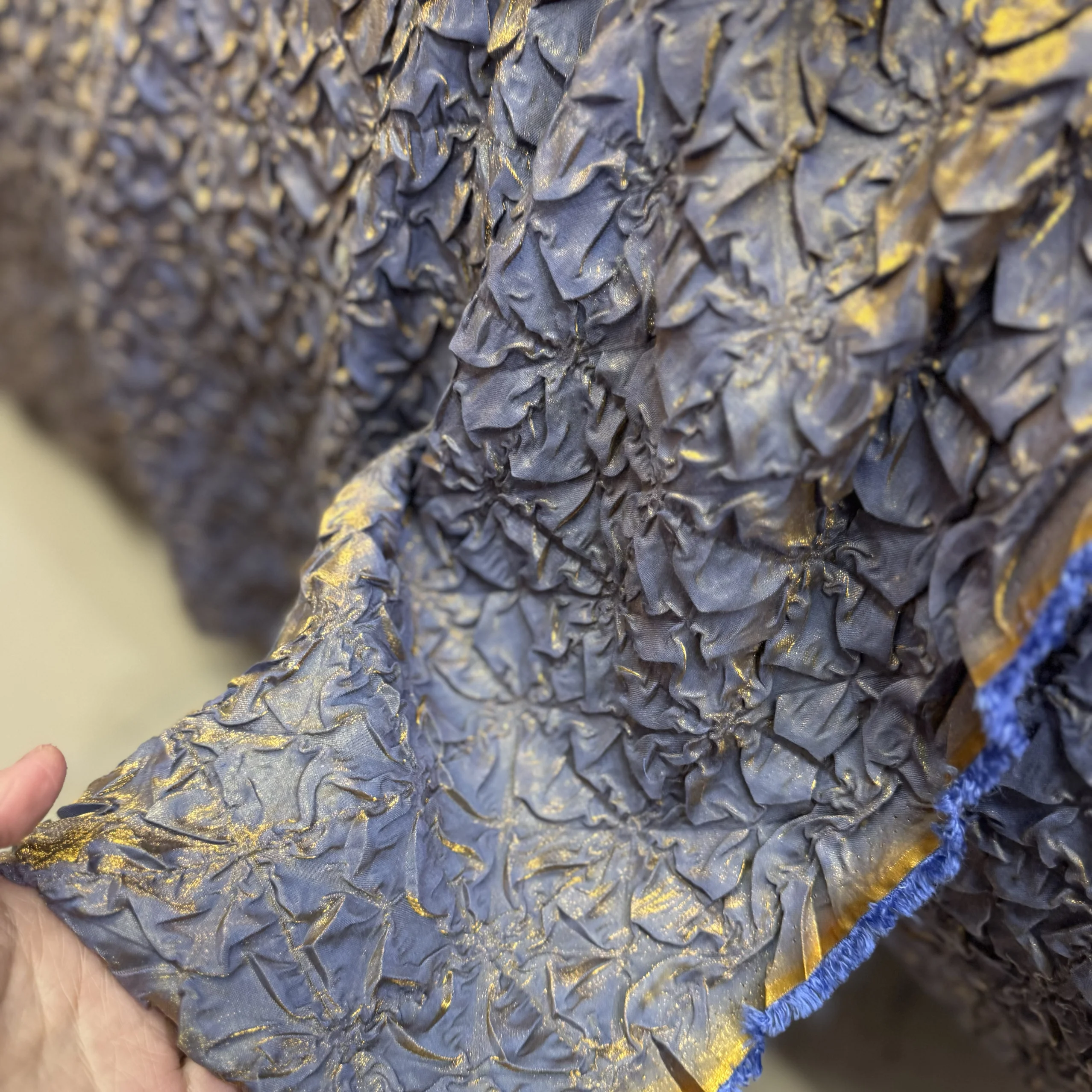 Irregular Pleated Blue Light Three-dimensional Creased Fabric Designer DIY Fabric
Irregular Pleated Blue Light Three-dimensional Creased Fabric Designer DIY Fabric