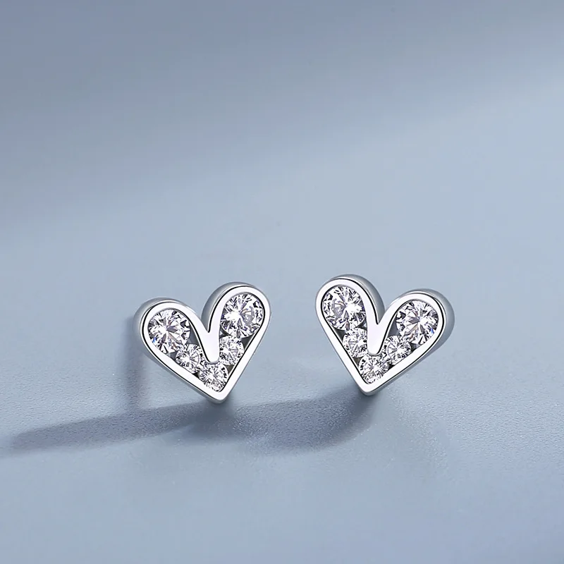 S999 sterling silver earrings Korean version simple heart-shaped earrings inlaid with zircon jewelry birthday gift 
S999 sterling silver earrings Korean version simple heart-shaped earrings inlaid with zircon jewelry birthday gift