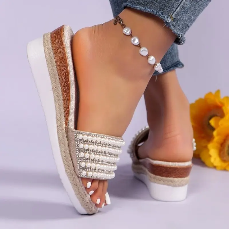 New Slides Women 2024 Summer New Fashion Outdoor Sand Slip-on Shoes Female Open Toed Flat Pearl Woman Slippers Luxury Fashion 42
New Slides Women 2024 Summer New Fashion Outdoor Sand Slip-on Shoes Female Open Toed Flat Pearl Woman Slippers Luxury Fashion 42