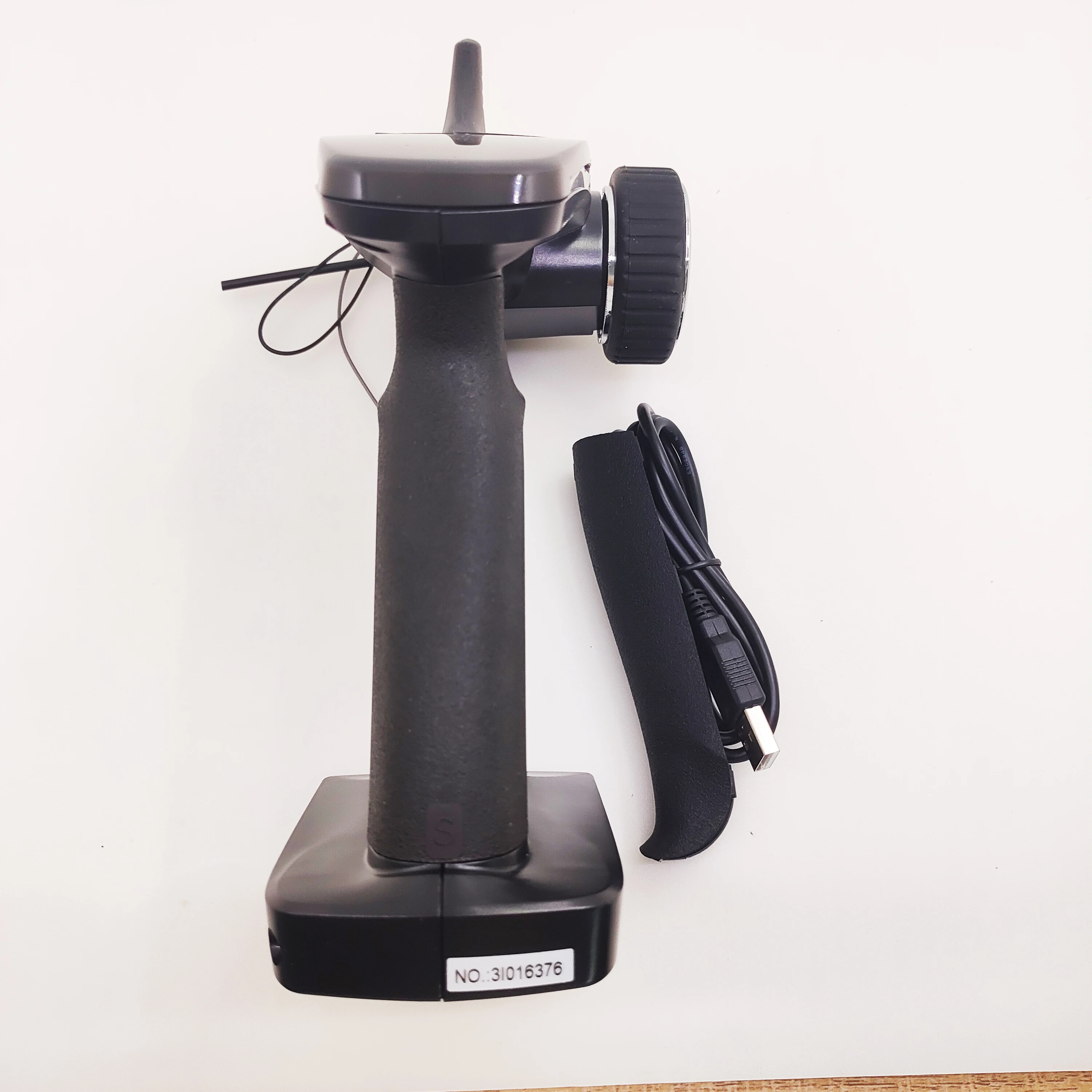 Контроллер Flysky FS-GT2B 2.4G 3CH, оснащен USB-кабелем, модернизированным аккумулятором FS-GT2, TX, подходит для игрушек с дистанционным управлением
Контроллер Flysky FS-GT2B 2.4G 3CH, оснащен USB-кабелем, модернизированным аккумулятором FS-GT2, TX, подходит для игрушек с дистанционным управлением