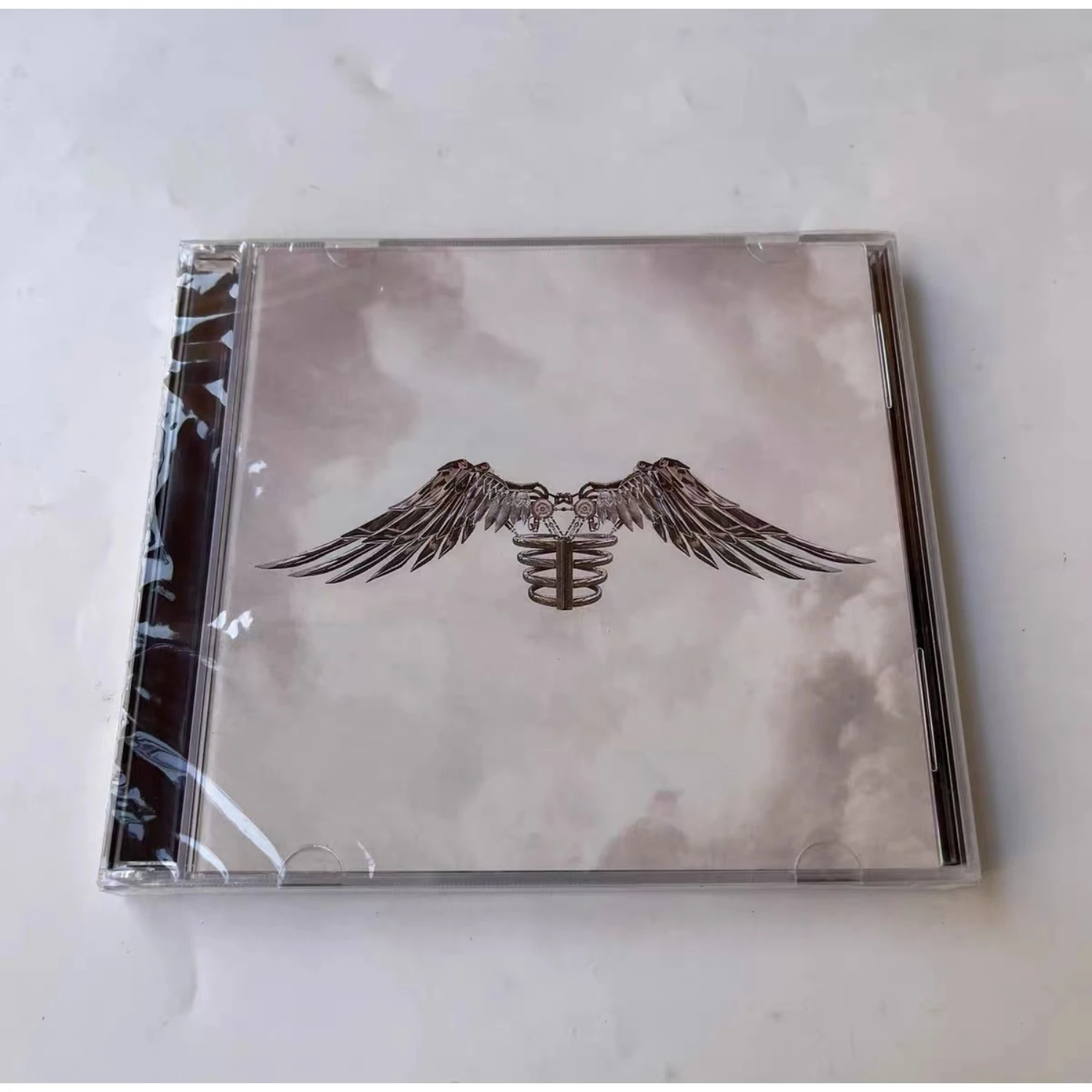 Modern Pop Electronic Audio CD Grey Cloud Background Mechanical Wing Illustration Cover Atmospheric Electropop Collectible Disc
Modern Pop Electronic Audio CD Grey Cloud Background Mechanical Wing Illustration Cover Atmospheric Electropop Collectible Disc
