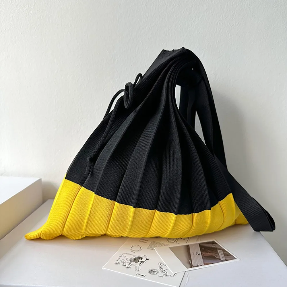Handbag Knit Folding Shopping Bag Large Capacity Shoulder Pouch Foldable Eco Bag Eco-Friendly Contrast Color Pleated Bag
Handbag Knit Folding Shopping Bag Large Capacity Shoulder Pouch Foldable Eco Bag Eco-Friendly Contrast Color Pleated Bag
