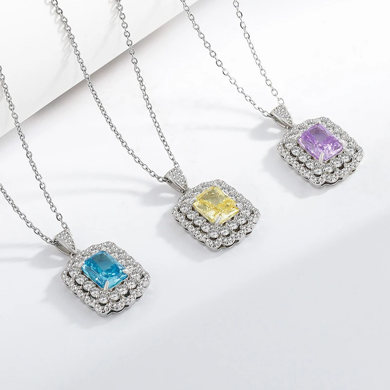Best-selling Paraiba pendant. Ice-cut 925 sterling silver necklace. Ideal gift for a woman's proposal or engagement.
Best-selling Paraiba pendant. Ice-cut 925 sterling silver necklace. Ideal gift for a woman's proposal or engagement.